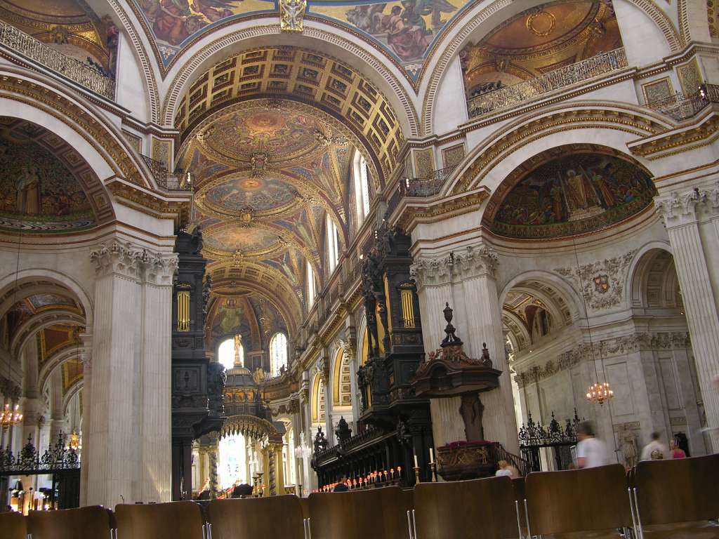London St. Pauls Cathedral 04 Quire and Ceiling From under the dome, the Quire at St. Paul�s Cathedral extends to the east of the dome and holds the stalls for the clergy and the choir and the organ
